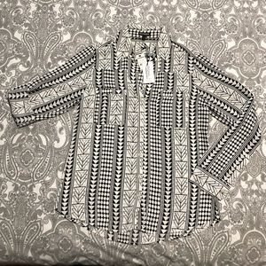 Express convertible sleeve shirt